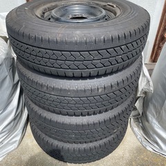 ハイエース　スタッドレスタイヤ純正ホイール4本セット