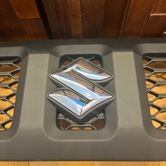 ジムニー　フロントグリル　新車外しの画像