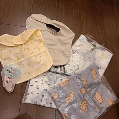 【新品未使用】お食事エプロン ＆ 離乳食中期～後期、幼児食 はさみ