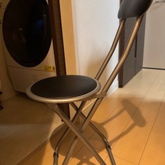 折りたたみパイプチェアの画像