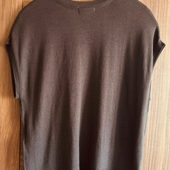 H&M ブラウン半袖ニットセーターの画像