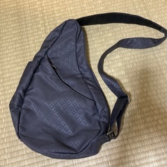 ほぼ新品🔴メンズデザインショルダーバッグ