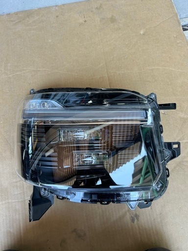 N-BOXヘッドライト