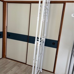 折りたたみできる大容量室内物干しの画像