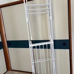 折りたたみできる大容量室内物干しの画像