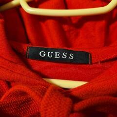 GUESSパーカーの画像