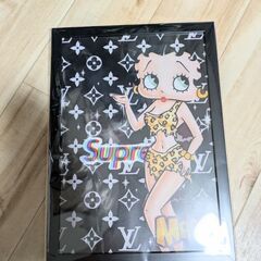 ルイビィトンとシュプリーム、ベティちゃんのポスター