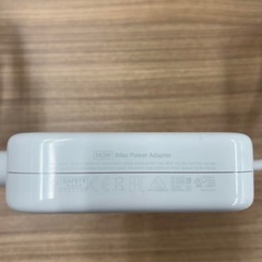 iMac24インチM1を購入した時の付属品です。  純正iMac24インチM1用 143Wアダプター の画像