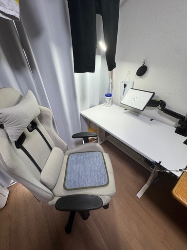 豪華5点セット デスク、ゲーミングチェア モニターアーム ケーブルトレード デスクライト