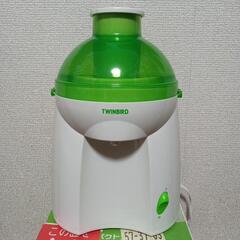 ツインバード　コンパクトジューサー　KC-4522W　野菜ジュースやフルーツジュース作りにの画像