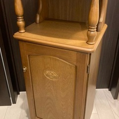 コイズミ　小泉木目調オープンシェルフ付きキャビネット