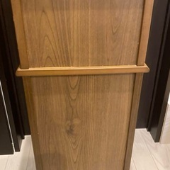 コイズミ　小泉木目調オープンシェルフ付きキャビネットの画像