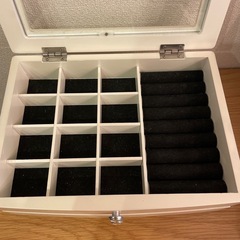 【三軒茶屋で引き渡し】ホワイト ジュエリーボックス（ビジュー付き・小傷あり）※引越し整理 の画像