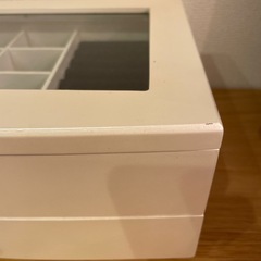 【三軒茶屋で引き渡し】ホワイト ジュエリーボックス（ビジュー付き・小傷あり）※引越し整理 の画像