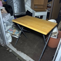 折りたたみ机