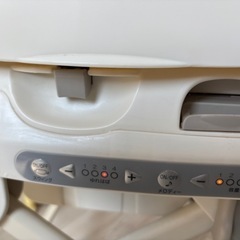 【取引中】Combi 電動ハイローチェア ルシエス　オートスウィングの画像