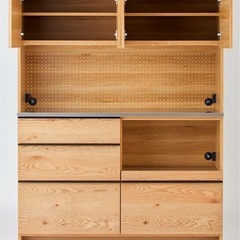 オシャレ食器棚の画像