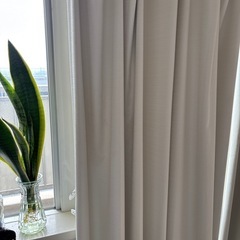 ②【決まりました】【お譲りします】ニトリ 遮光1級・遮熱・遮音.防水カーテン（オフホワイト）100×178cm×2枚セット／洗濯済み・状態良好／500円の画像