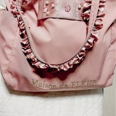 Maison　メゾンドフルール トートバッグ ビジュー　パール　リボン　フリル　ピンクの画像