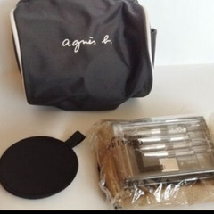 agnes b.  アニエスベー★新品未使用ミラー＆コスメグッズ付きポーチの画像