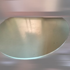緑の半円形テーブル