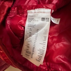 UNIQLO ウルトラライトダウン赤の画像