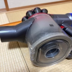 dyson v8 fluffy バッテリー切れ ジャンク扱い 掃除機の画像