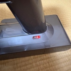 dyson v8 fluffy バッテリー切れ ジャンク扱い 掃除機の画像