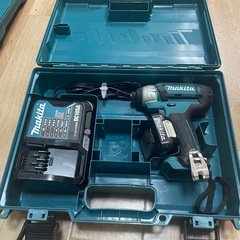 マキタ  充電式インパクトドライバ　TD110