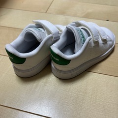 adidas キッズスニーカーの画像