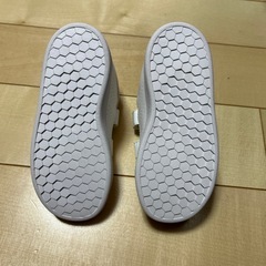 adidas キッズスニーカーの画像