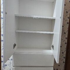 元値の半額以下で譲ります【新中古】薄型ランドリーチェスト棚の画像