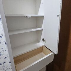 元値の半額以下で譲ります【新中古】薄型ランドリーチェスト棚の画像