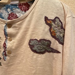 used和柄ちりめん花柄パッチワーク長袖Tシャツカットソーベージュcpsの画像