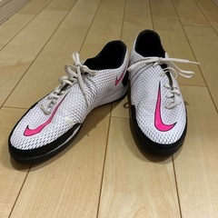 ナイキ　サッカートレーニングシューズ