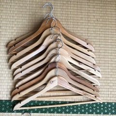 お話し中です。木製ハンガー