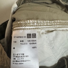 UNIQLOの130サイズのベージュカーゴハーフパンツ（サイドポケット付き）の画像