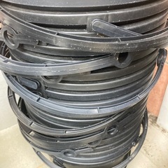 10Lバケツ、睡蓮鉢　50円〜
