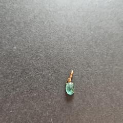 値下げ💴⤵エメラルドペンダントトップ