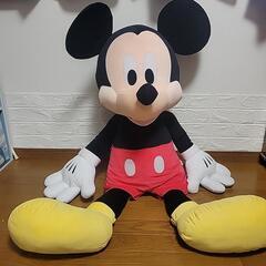 でかいミッキーのぬいぐるみ