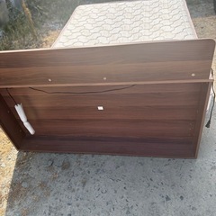 ダブルベッドの画像