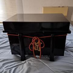 和風収納家具(五月人形の収納箱)の画像