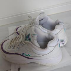 FILAスニーカーの画像