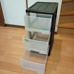 衣類ケース13日夜まで