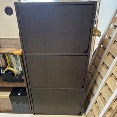 ニトリ　３段棚　カラーボックス　すべて開閉扉付き
