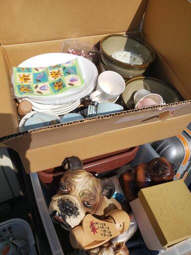 食器、雑貨、家具多数あります