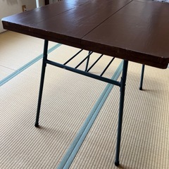 アンティークテーブルの画像