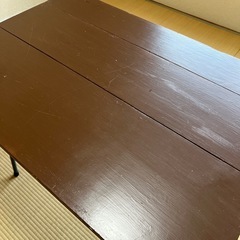 アンティークテーブルの画像