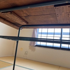 アンティークテーブルの画像