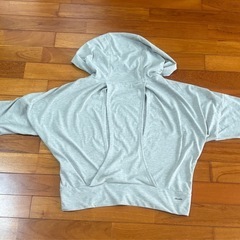 adidas パーカーの画像